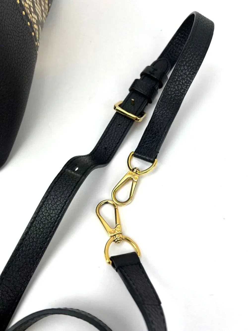Louis Vuitton Taurillon Capucines MM Black Shoulder Bag